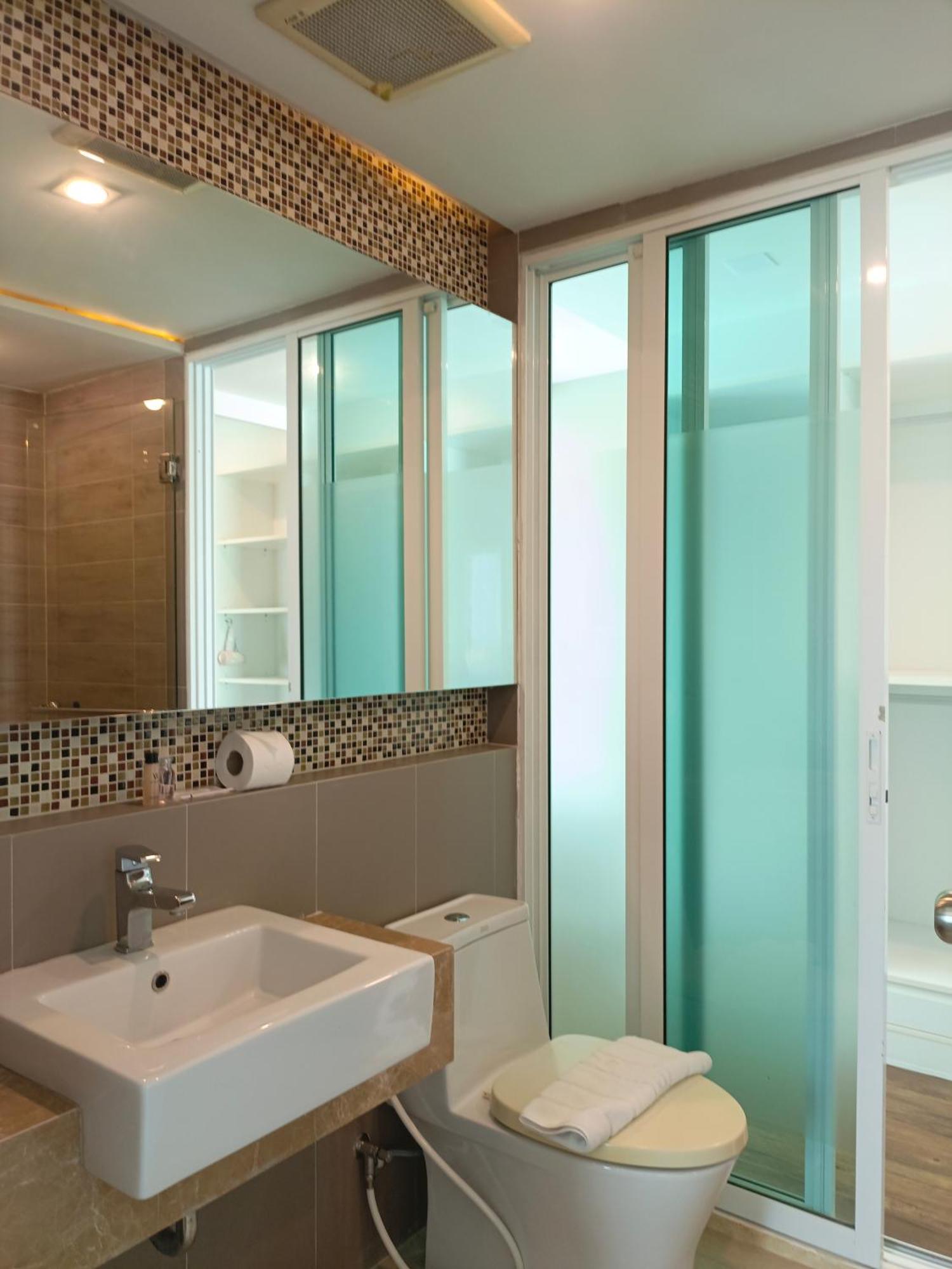 Wisdom Hotel & Residence Rayong Exteriör bild